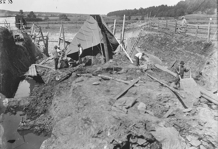 Utgravningsarbeidet fra S. Utgravningen Oseberg 21.07.1904 Foto: Kulturhistorisk museum, UiO