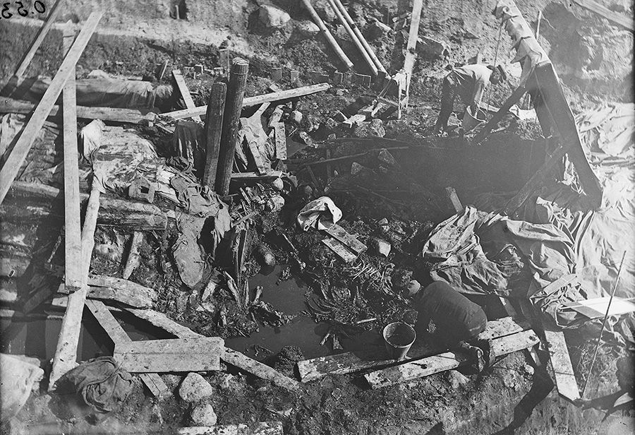 Shetelig, Sivert og hesteskjelettene. Utgravningen Oseberg 23.08.1904 Foto: Kulturhistorisk museum, UiO