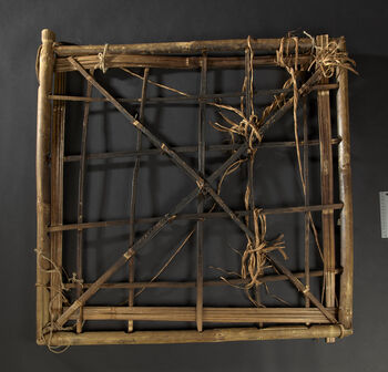 (UEM46912) A shelf to hang above the hearth ( Mehip ) for storing, drying, or smoking food. This keeps rodents and other pests from accessing the food. Materials: Bamboo and vegetable fiber. Karbi Anglong/Hamren district.
