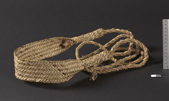 (UEM46914) Carrying strap for UEM46915 Hak . Used to carry the basket, Hak , and other items. Material: Bamboo. Karbi Anglong /Hamren/Umrinti Gaon districts. 