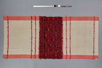 (UEM46990) Worn over the Ege for special occasions, agricultural festivals, and rituals. See  UEM46988 , and  UEM46989 . Woven by Nirada Mil. Material: Cotton. Mising, Assam, Majuli, Kamalabari districts.