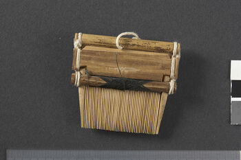 (UEM46981) Produced by the Khasis, used by various ethnic groups. Material: Wood, bamboo, cotton thread. Shillong, Meghalaya district.