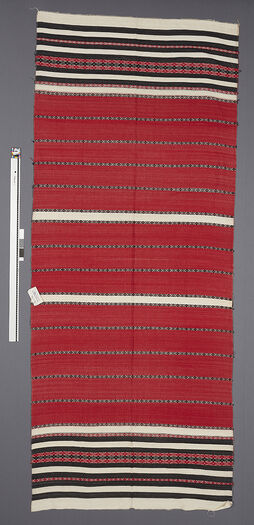 (UEM46994) Mising: Gaseng.  It is wrapped around the body over the skirt, mekhela, like the assamese sador . Material: Cotton. Assam/Majuli/Kamalabari districts.