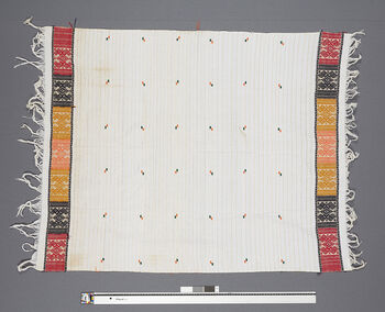 ( UEM 46865) Floor loom, plain weave. The pattern borders feature a fan motif. Material: Acrylic yarn, metal thread.