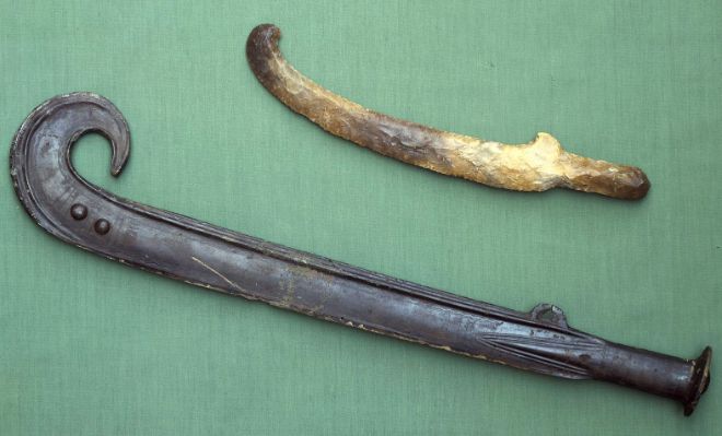 The Rørby sword and flint sabre from Fårskov. Photo: Lennart Larsen, National Museum (©Creative Commons, for conditions of use see here: http://creativecommons.org/licenses/by-sa/2.5/dk/)