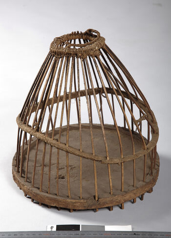 (UEM12217)&amp;#160;Rev. Bodding’s notes: 'Mainly used in connection with snares, naturally also used for carrying the bird home.'&amp;#160;Height: 28,5 cm, diameter: 28,6 cm.