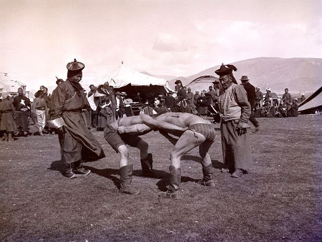 Traditional mongolian wrestling. Uliastai, 1912.