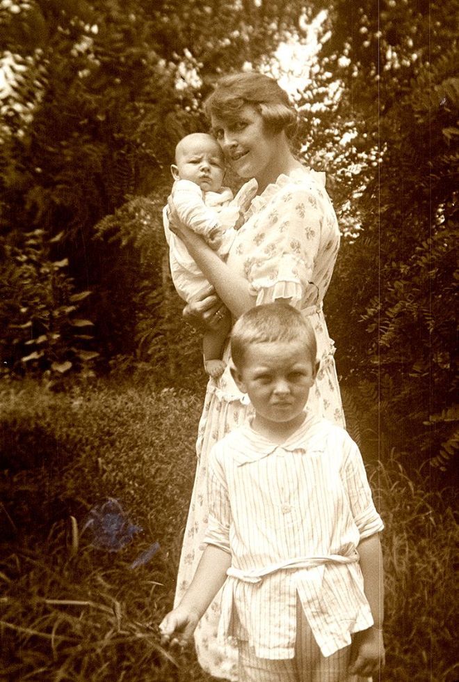 Oscar Mamen&#39;s wife Karen and their two sons Odd and Oscar.