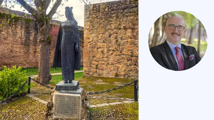 Statue of a woman