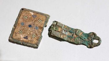Beslag til relikvieskrin fra 900-tallet, funnet på Sem tidligere.