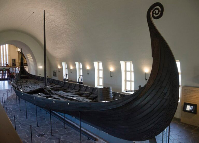 Vikingskip utstilt i Vikingskipsmuseet