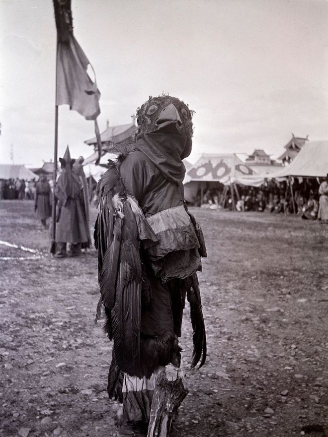 Religiøs drakt frå Tsamfestivalen, Ulan Bator 1912.