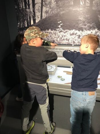 Elever fra Bygland skole besøker utstillingen