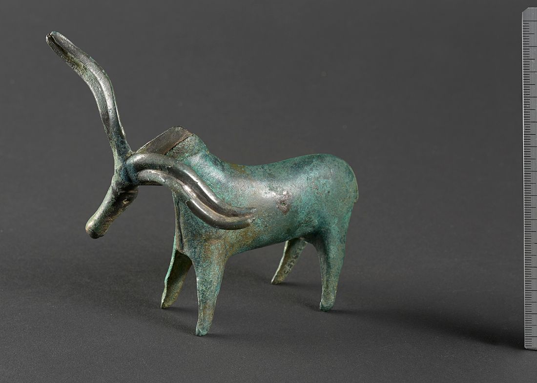Den ene av de&amp;#160;to hybride dyrefigurene fra Vestby-funnet: Hest med bukkehorn.