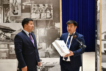 I 2022 ga Chinggis Khaan Nasjonalmuseum ut bind 10 av bokserien 'Mongolia and Mongols'. I anledning lansering ble det holdt en fotoutstilling i museets første etasje. Museumsdirektøre S. Chuluun, som står bak mikrofonen, var en av de første mongolske forskerene som så Mamen-samlingen da den ble donert til Kulturhistorisk museum i 2017.