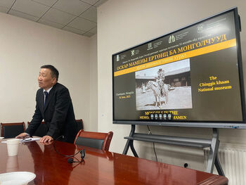 Professor O. Batsaikhan, Institutt for internasjonale studier, Det mongolske vitenskapsakademiet på konferansen 'Mongols in the Memories of Oscar Mamen', Chinggis Khaan National Museum, 2023.
