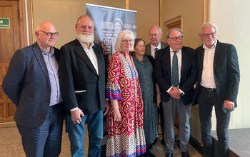 I 2023 møttes Mamens barnebarn fra Norge og England på konferansen 'Mongols in the Memories of Oscar Mamen' ved Kulturhistorisk museum i Oslo. Fra venstre: David Lindgren, Sjur Mamen, Ellen Mamen, Jacquie Lindgren, Per Mamen, Stein Mamen og Thor Mamen.