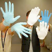 Bildet kan inneholde: hanske, hånd, medisinsk hanske, sikkerhetshanske, finger.