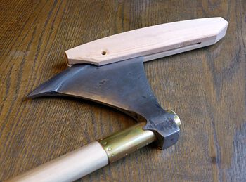 Hand tool ,Tool ,Wood ,Household hardware ,Blade.